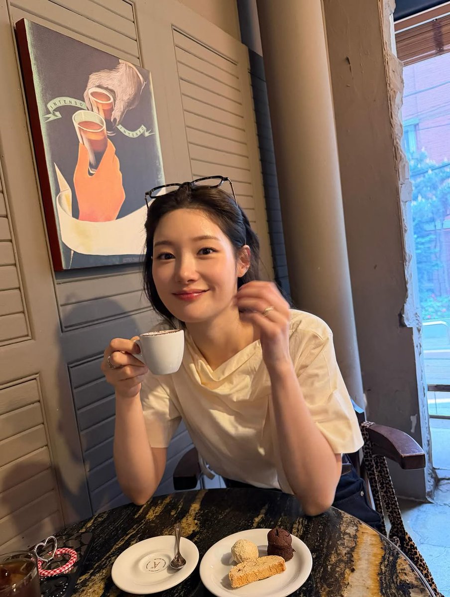jcyfiles's tweet photo. the main character of every rom-com ever. ♡ 

#정채연 #JungChaeyeon https://t.co/BpS7d83ASZ
