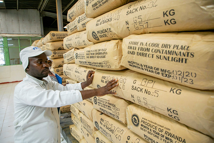 GByaruhanga01's tweet photo. #Rwanda’s Balance of Trade- BOT has narrowed from $2.858 billion in 2024 to US$2.7 billion in 2025 which was driven by the surge in the country’s exports including the 46.2% from the mineral export earnings.

Rwanda’s GDP grew to US$16 billion in monetary values. Key drivers of this economic growth are: Services GDP at 52%, Industry 22%, Agriculture 20%, and Construction.

@RwandaFinance @RwandAgriExport