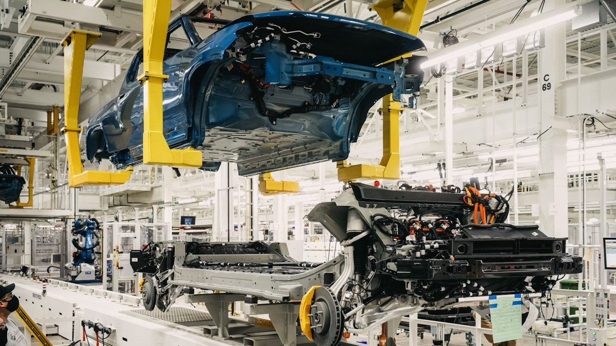 witzshared's tweet image. Tornado #Damages Rivian R2 #Factory as Critical Launch Nears buff.ly/ijsA4nq