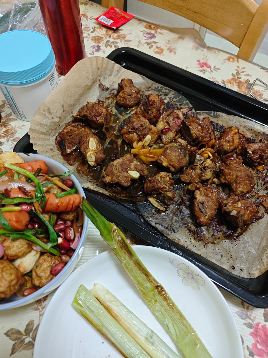 FujiwaruMokou's tweet image. first time cook bbq stuffs, although they not healthy but first time i cooked a fine food for my mother🤫😎 #food #cook