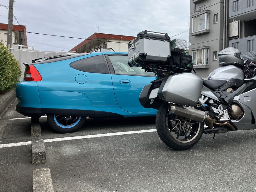 1ezZe1's tweet photo. VFR800Fを購入してから気づいた初代インサイトとの共通点。

●圧倒的な技術とコストを投入されたが市場で受けず、悲劇性がある。
●どちらも特徴的な後ろ姿
●アルミフレームを採用
●国産最後の…というフレーズがある
●ホンダの狂気じみた技術への執念を感じる
#RC79 https://t.co/nbazezAkBy