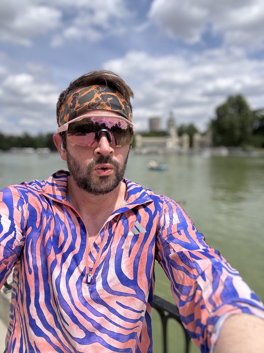 daverunsnow's tweet image. Hungover 5K in Madrid 🇪🇸 🔴⚪️   Hair of the dog to finish 🍻 🏃🏻‍♂️ #ukrunchat