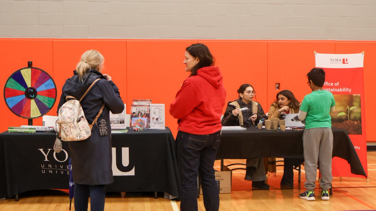 YorkU_Markham's tweet image. Thank you for joining us for #EarthDay with @townofws  and @YUsustain 🌱 Proud to connect with 200+ community members through hands-on activities and conversations. #YUEarthMonth #CommunityPartnerships #Collaboration #EarthMonth