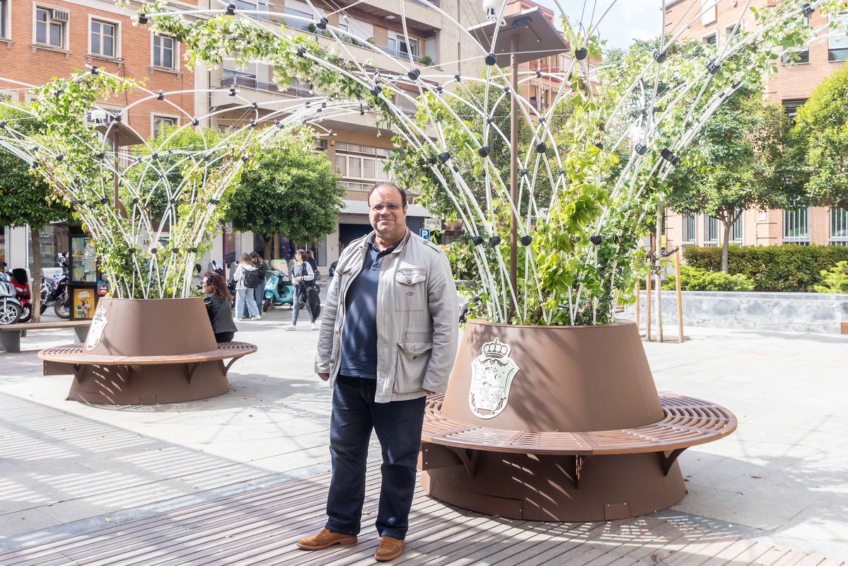 GuadalajaraAyto's tweet image. 🌿 ¡Guadalajara estrena "corolas bioclimáticas"!  Instalamos estas islas de frescor inteligentes en el casco histórico para combatir el calor. Un proyecto del Plan de Sostenibilidad Turística financiado con 2,6M€ de los fondos #NextGenerationEU. 🇪🇺🏙️
 
🔗 guadalajara.es/es/noticia/gua…
