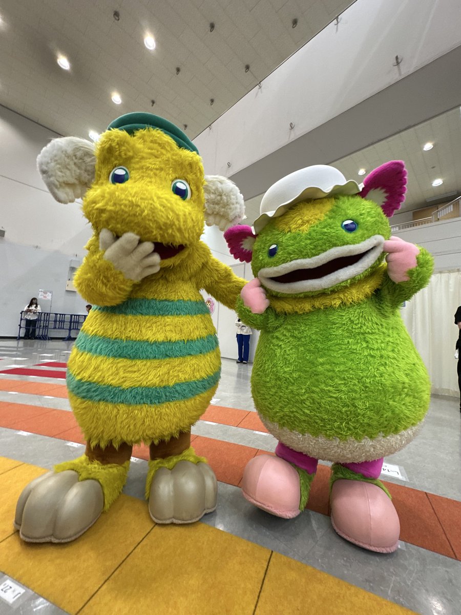 cat_or_beef's tweet photo. ショーでぼよよん行進曲を踊っていたら、まよさんに会いたくなりました。幸 https://t.co/kQIR5xoreO
