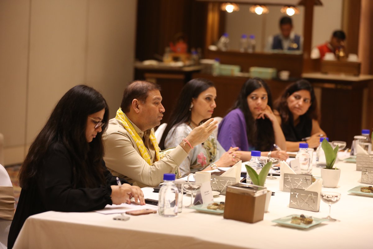 FoundationPK's tweet photo. अयोध्या की अहसास वुमन, प्रभा खेतान फाउंडेशन की टीम के साथ मिलकर अपने स्थानीय अनुभव और दृष्टिकोण साझा करते हुए
#AwadhRegionConference में संवाद को और अधिक सशक्त बनाया।
Ehsaas Woman of Ayodhya with the Prabha Khaitan Foundation team, brought local perspectives into the dialogue at the #AwadhRegionConference.
@manjariayodhya @aprakuchhal @sundeepbhutoria @KakkarVinnie @DhwaniVohra @crathii_delhi @aanya_chadha_ @tongper_cathy
#PrabhaKhaitanFoundation #Ayodhya #EhsaasWomen