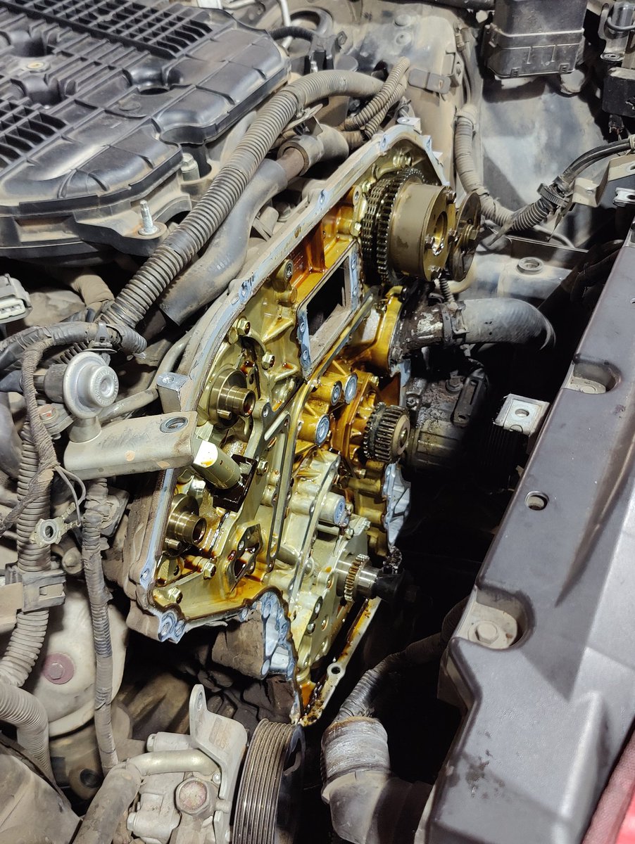 HiaceLiu's tweet photo. VQ oil galley gasket issue solved,sure it is well maintained VQ though. https://t.co/41aTL3UMeI