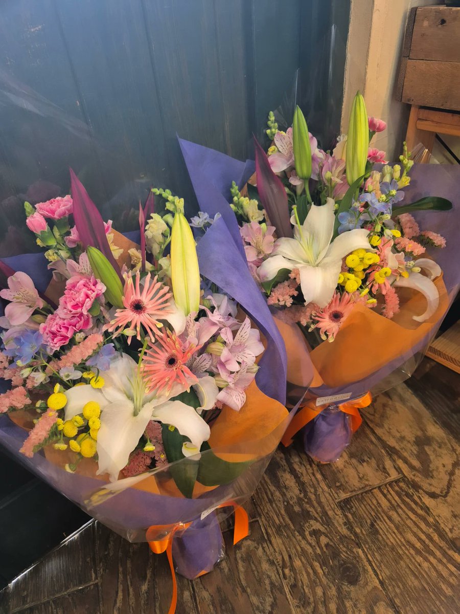 ohanayacalen's tweet photo. 四條畷市市民総合センターで開催された高谷光信さん指揮による『関西学生OBOGオーケストラ 名曲コンサート2026』
贈呈の花束を作らせていただきました♪
開催おめでとうございます🎉
@NMPsince2022
@mitsunobutakaya

https://t.co/ZgvitA1pJd https://t.co/HBjJxUzMMk