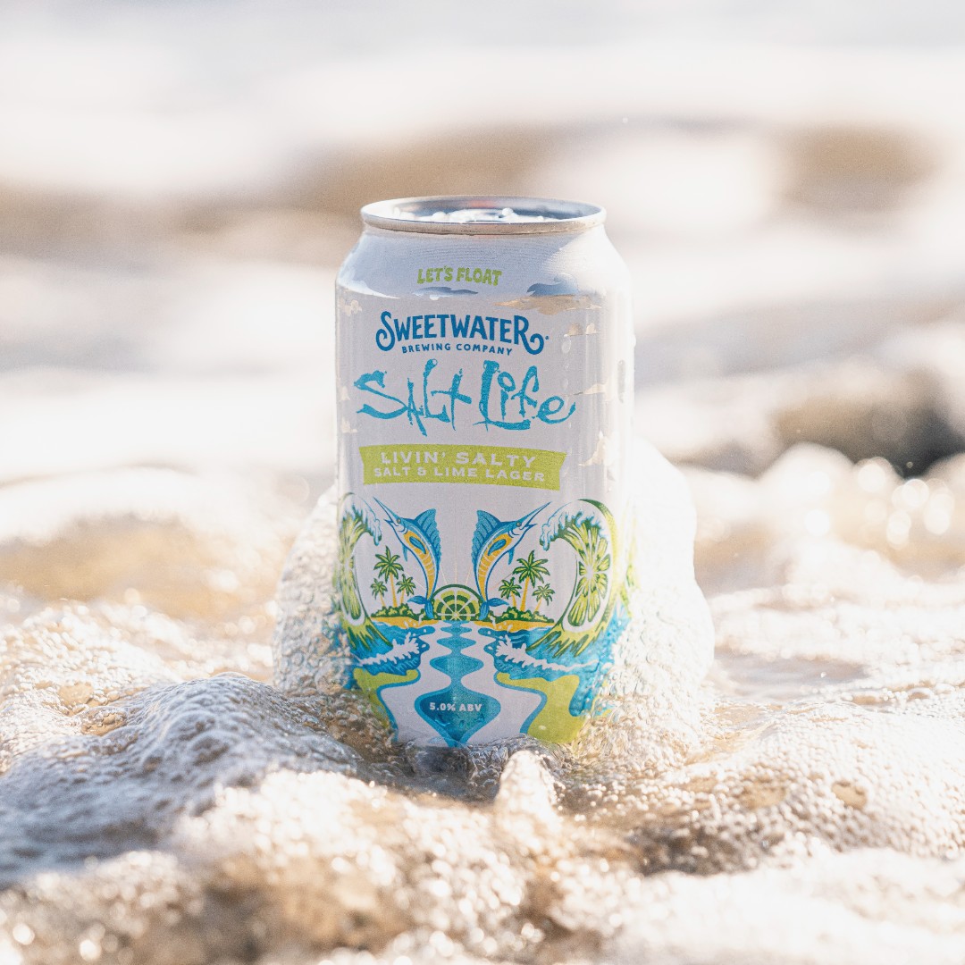 sweetwaterbrew's tweet photo. Now flowing! Introducing Livin’ Salty Salt & Lime Lager, a sun‑soaked, salt‑kissed collaboration from @RealSaltLife and @sweetwaterbrew. Crafted for those by the water (and those dreaming of it), this summer brew has bright lime and easy-drinkin’ refreshment with a crisp 5% ABV. 

This summertime Catch & Release seasonal is built for days that drift between shoreline chill and sea-sparked spontaneity – but it’s only available for a limited time. Look for this special collab at a local retailer or watering hole near you – once it’s gone, it’s gone! 

📷: @ryanforbusphoto
