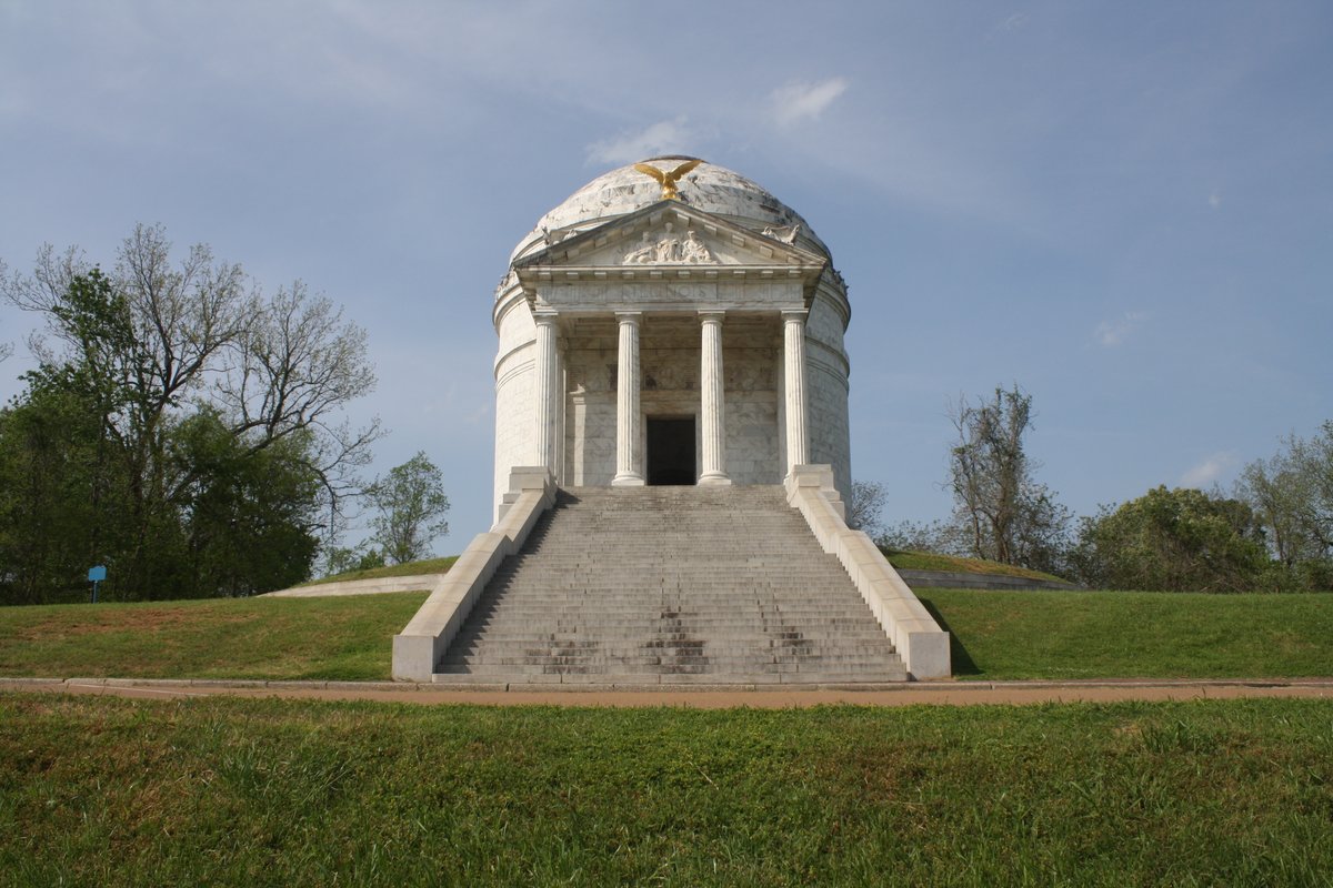 StephenGarone's tweet image. The #Illinois Memorial is a highlight of Vicksburg National Military Park, in #Vicksburg, #Mississippi, along one of the world's best #bike rides. Learn more at stephentravels.com/top5/bike-rides 🇺🇸🚲