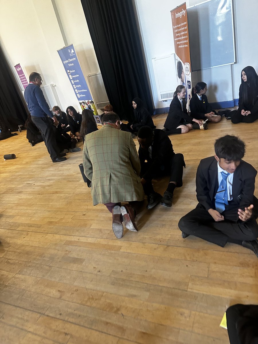 LyndonSchool's tweet photo. Following on from our Restart a Heart Day, more than 1,000 learners were involved in Stop the Bleed training. They developed crucial life‑saving skills that could make a real difference in emergency situations. #stopthebleed #lyndonlearnerjourney @Summit_LT https://t.co/RELcFUsSPJ
