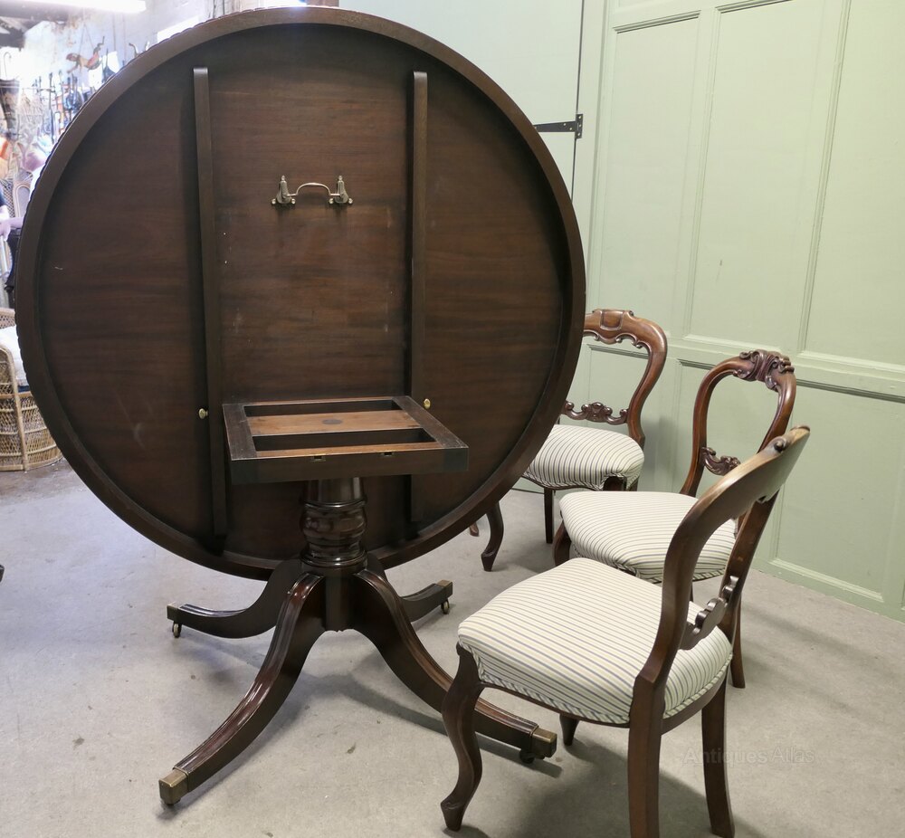 antiques_atlas's tweet image. For SALE on Antiques Atlas we have this
Large Centre Dining Table and 8 Chairs  antiques-atlas.com/antique/large_…  From Elmgarden #antique #antiques #antiquefurniture #antiquediningtable #antiquediningchairs #antiquediningroom #antiquechairs