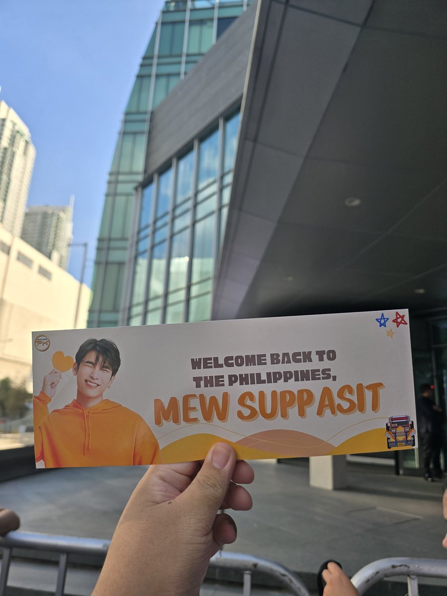 polyMEWr's tweet photo. Where are you, Mew? 😁

#StellaMcCartneyHM
#HMThailandxMEW
@MSuppasit  
#MewSuppasit
#มิวศุภศิษฏ์ https://t.co/UTir96xXzo