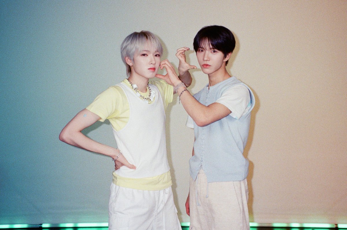 M2MPD's tweet photo. 필름카메라로 기록한 4월의 추억📸 5��에도 쭈욱 엠투와 함께해요❣ #4월의엠투 #M2film #릴레이댄스 #NCTWISH @nctwishofficial https://t.co/Gqzw2JCbes