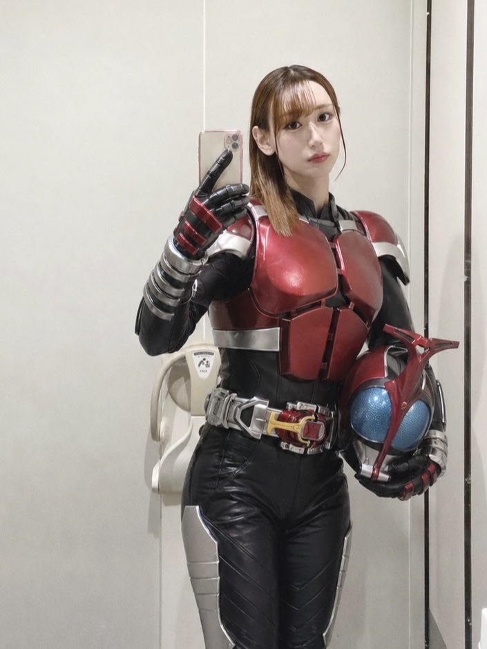 『仮面ライダーカブト』……の正体は⁉️

仮面ライダーカブト20周年‼️
おめでとう御座います㊗️

天道総司に憧れた少年は…
20年後に男の娘になりました☝️