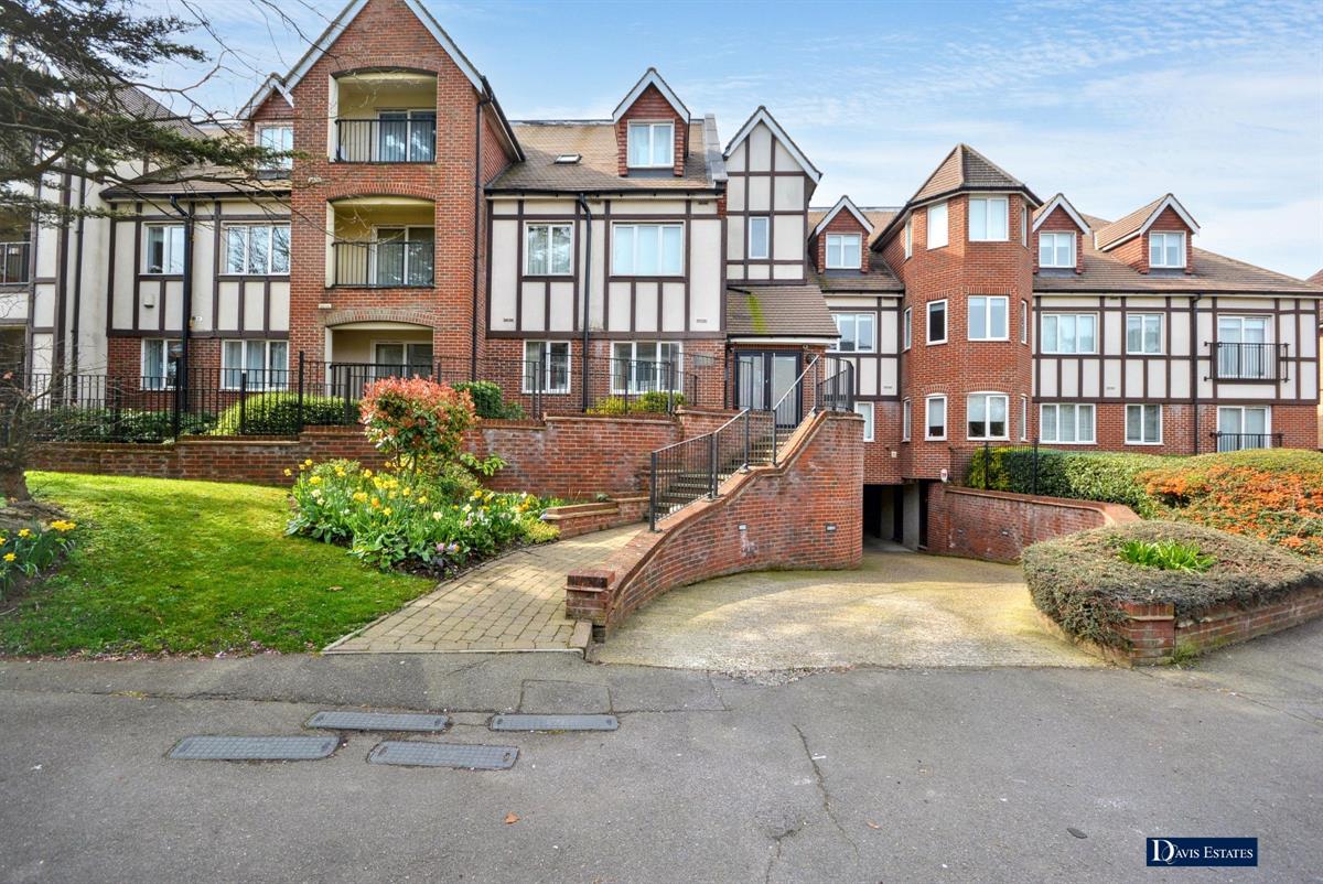 DavisEstates's tweet photo. Price reduction - 1 Bed Flat, Emerson House, Butts Green, Hornchurch, RM11, £280,000. View details: https://t.co/PRKcbMKtFi https://t.co/vBR9sKhpZ4