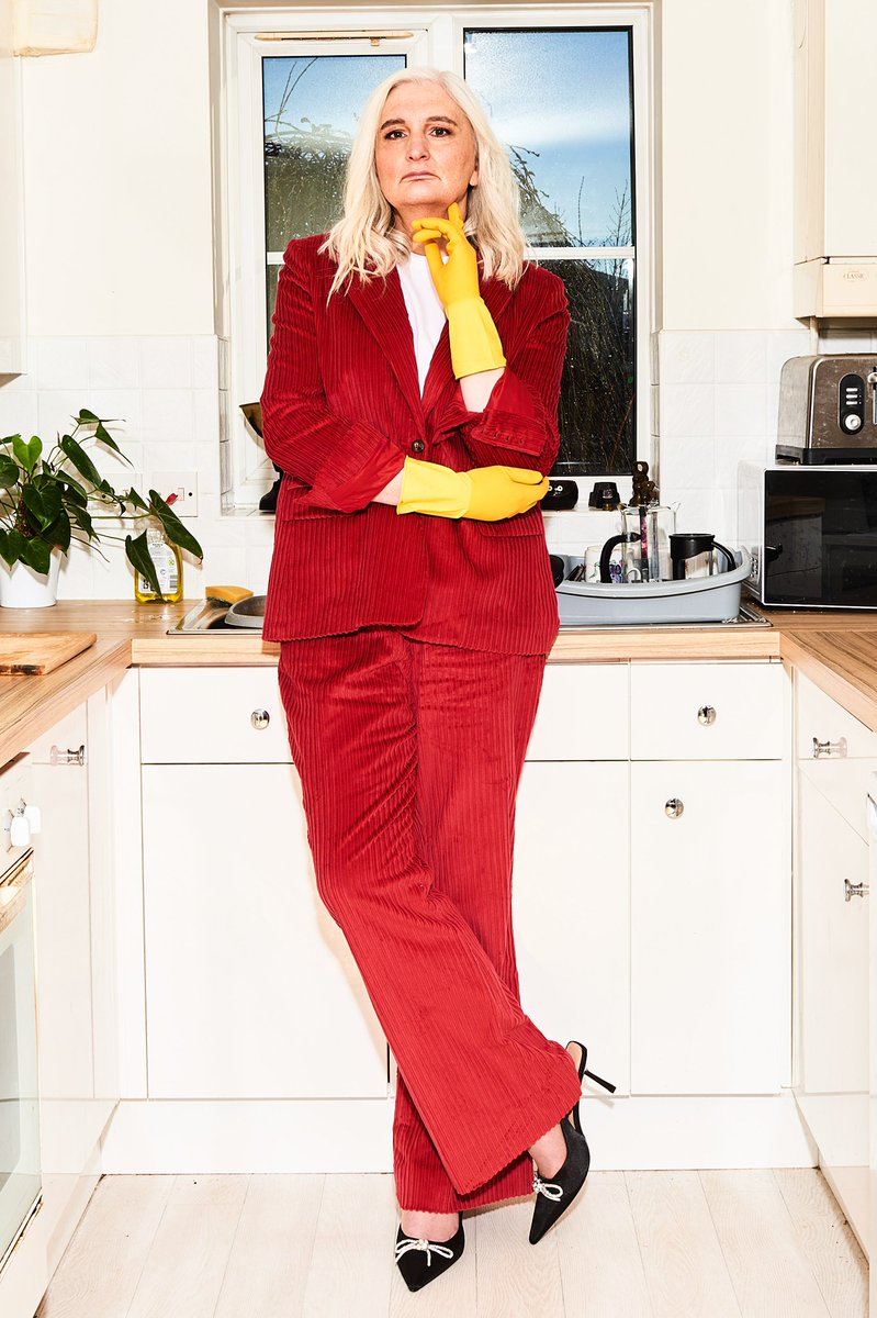 roseveniceallan's tweet image. Both men are teachers who bring their misogyny fetish to work. What makes one more acceptable than the other?