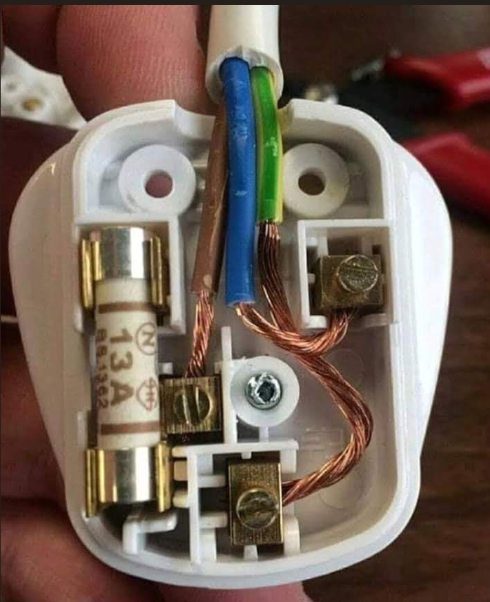 cbits_scotland's tweet photo. ⚡️PAT TESTING IN CARLUKE
We tested a plug where there was a large amount of copper exposed.
🚫This was a visual FAIL as it had high risk of electric shock and was a major hazard
✅We then replaced the plug
🌐 https://t.co/qz2f0oprSC
📞 07940 848265
#CBITS #PATTesting #Carluke https://t.co/MI45yA9gsH