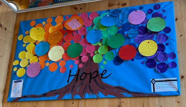 CofESchoolsBham's tweet image. Pupils at @stmarysb29 are sharing their hopes this term 🌍✨—praying for peace, 🕊️ showing care, 💛 choosing kindness, 🤝 and dreaming of positive change across the world. 🌱🌈
#Hope #Kindness #Peace #ChurchSchools #PupilVoice
