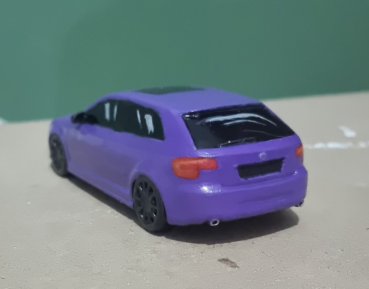 MissBunnyphine's tweet image. Miniatura de carros sobre filamento y resina. 

#cars #custom #paint