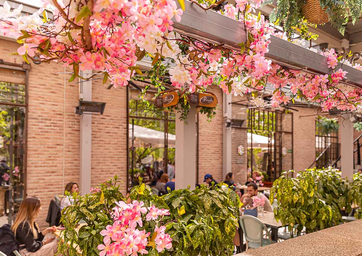 PuertaToledoH's tweet photo. 🌺🪺La primavera en Madrid tiene algo especial: Sus calles te llaman y apetece pasear, disfrutar del suave sol y dejar que el día se alargue un poco más. 😊  https://t.co/Mp3mHmGsgN #HotelMadrid #EscapadasMadrid #Escapadas #MadridEnPrimavera #MadridEstáDeModa https://t.co/Xyw6PXzC9h