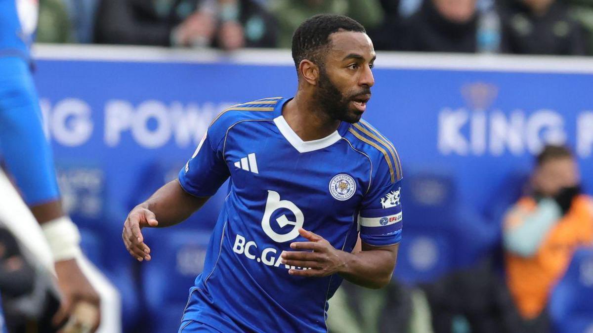 TFWhistle__'s tweet photo. Players out of contract at the end of the season 📑 

Ricardo Pereira
Patson Daka
Jordan Ayew
Asmir Begovic
Jamaal Lascelles
Wanya Marcal

Jordan James (loan)
Divine Mukasa (loan)
Joe Aribo (loan)
Dujuan Richards (loan)
Aaron Ramsey (loan)

#lcfc #leicestercity https://t.co/R7qATjPvN1