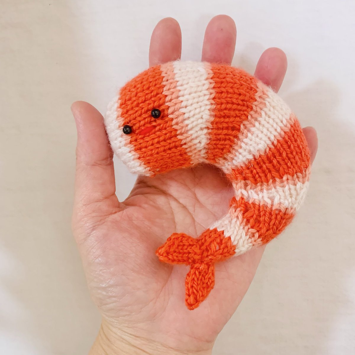 いっぱいいると可愛い奴です。
これとは別に大きいのも作れるんですがまだminneにはいないです🦐