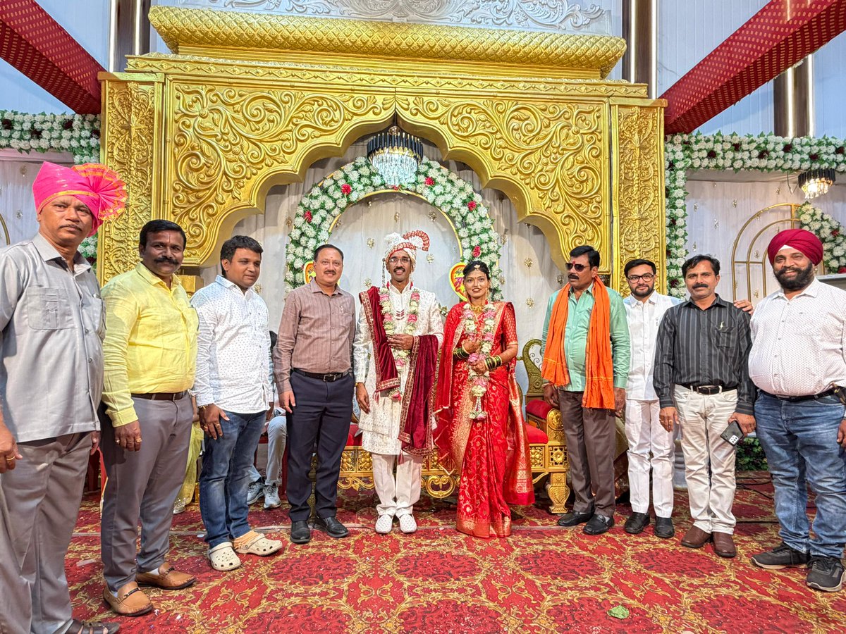 manishGmantri's tweet image. मित्रवर्य अमितजी घुले यांच्या विवाह सोहळ्यास वाशिम येथील पवन मंगल कार्यालय येथे उपस्थित राहण्याचा आनंद मिळाला.
दोघांनाही उज्ज्वल, सुखी आणि समृद्ध वैवाहिक जीवनासाठी मनःपूर्वक शुभेच्छा! 💐✨

#WeddingCelebration #HappyMoments #Blessings #MarriageFunction #friendsforever