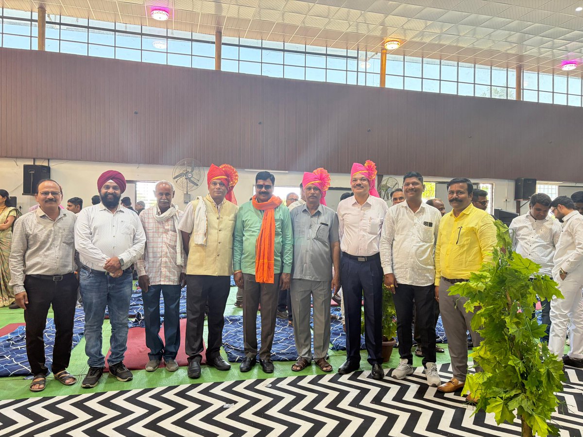 manishGmantri's tweet image. मित्रवर्य अमितजी घुले यांच्या विवाह सोहळ्यास वाशिम येथील पवन मंगल कार्यालय येथे उपस्थित राहण्याचा आनंद मिळाला.
दोघांनाही उज्ज्वल, सुखी आणि समृद्ध वैवाहिक जीवनासाठी मनःपूर्वक शुभेच्छा! 💐✨

#WeddingCelebration #HappyMoments #Blessings #MarriageFunction #friendsforever