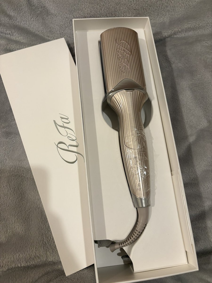 shachii0's tweet photo. やっと買えた😭✌️

髪の毛ツヤツヤになるしめちゃくちゃ柔らかくなる😳😳
あとセラムがすごく良い匂い🥺 https://t.co/LEiJ5D50bg