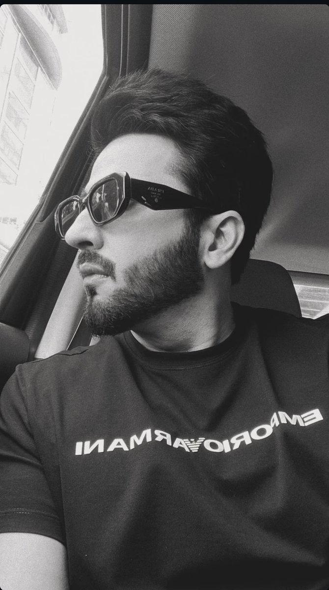 His Carselfies reminds me of the days when he used to go for KB shooting and before going he used to post Carselfie ❤️😍😢
Those were the days😢😢
#Dheerajdhoopar