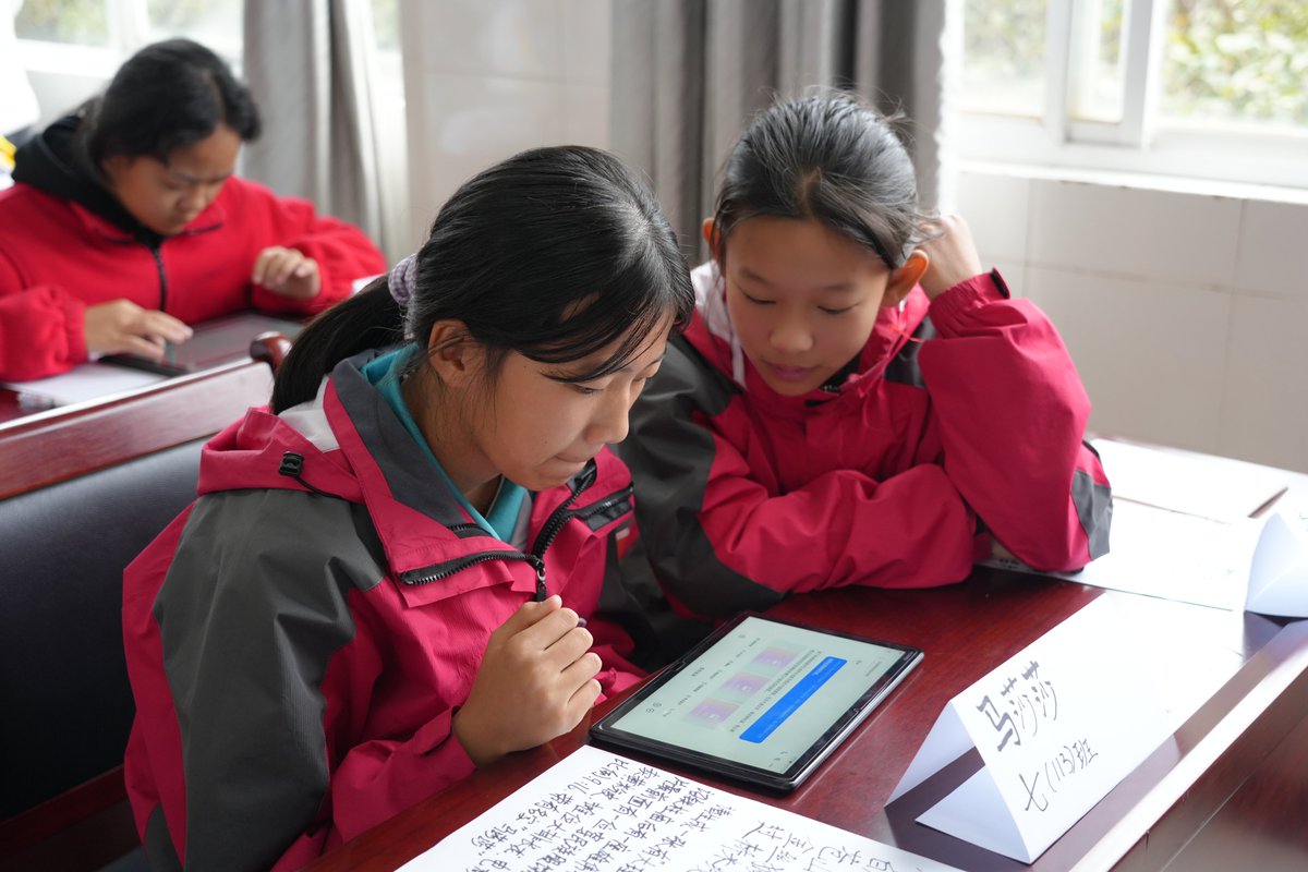 TECH4ALL AI DigiSchool is bringing AI training to teachers &amp; students in China's rural schools! 

What do you think the most important digital or AI skill is for children to learn? Tell us in the comments and drop a ❤️ to show your support for inclusive education! https://t.co/cDszkQUHdE