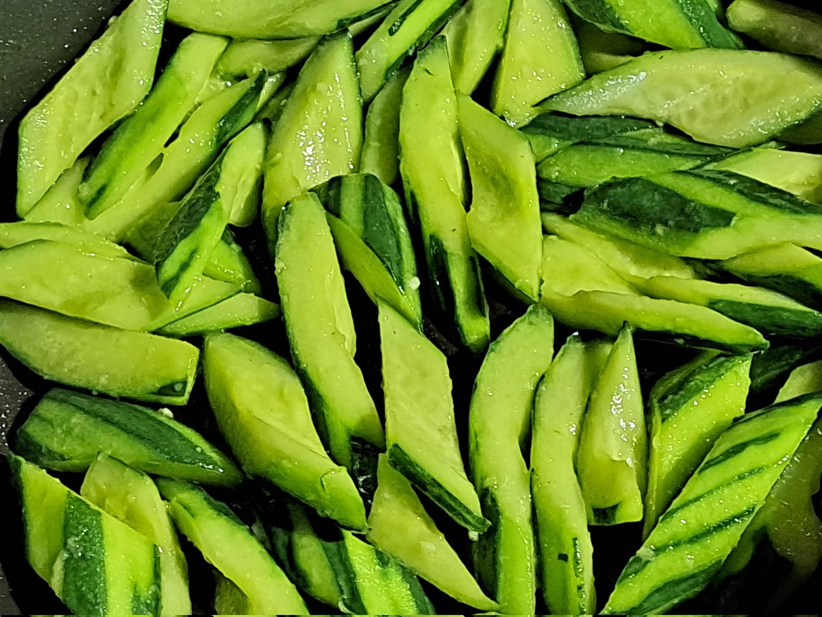 翡翠キュウリ（🥒•᎑•🥒）
名前の響きと味がすこぶる好き(*´ω｀*)