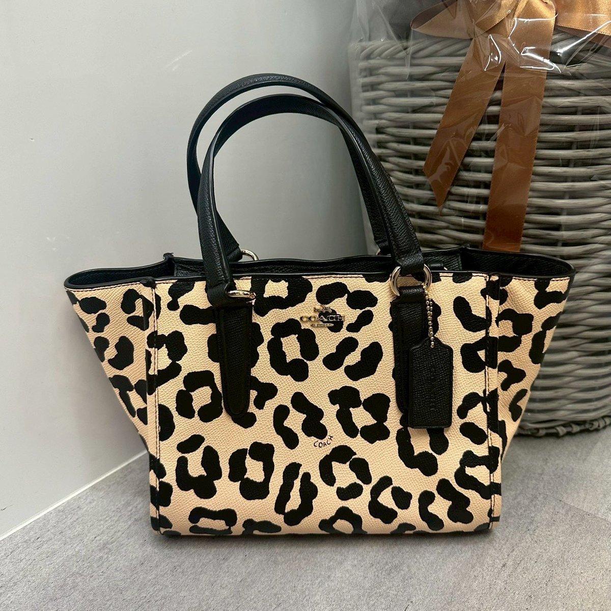 brand_kaiino's tweet image. 【COACH】
-レオパード Leopard
-レザー Leather
‐ハンドバッグ Handbag

USD ＄124.72＋tax
CNY 852.85元+tax
JPY ¥19,980+tax

#coach  #luxurybrand  #luxurybag  #coachbag  #coachbags #coachlover  #luxurybags  #usedluxurybags  #usedluxurybag  #コーチ  #コーチバッグ
