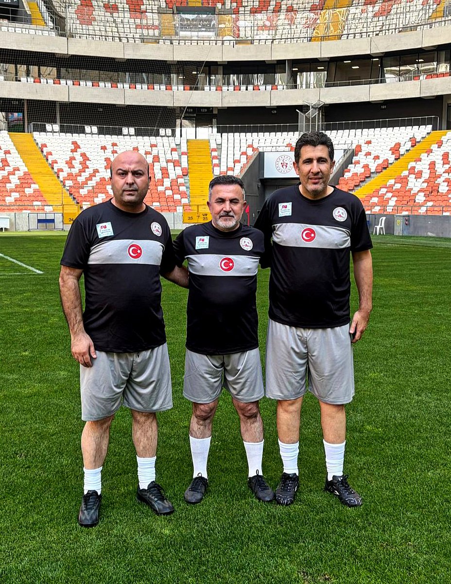 erginulun's tweet photo. Adana’da Sporun Gücü: Bürokrasi ve Basın Sahada Buluştu!
​Yeni Adana Stadyumu, anlamlı bir dostluk müsabakasına ev sahipliği yaptı. Adana Spor Bürokrasisi ile Adana Spor Basını, yeşil sahada ter dökerek sporun birleştirici gücünü bir kez daha gözler önüne serdi. https://t.co/HwnTTieF4r