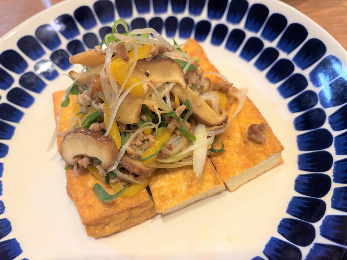 アシスタントの古川枝里子です。
「#たっぷり肉みその厚揚げステーキ」を作りました🍳
困ったときの救世主、厚揚げ！
甘辛の肉みそ野菜をたっぷりのせると
主役級の食べ応えになります！
厚揚げをバターで焼くとこんなに香ばしくなるんですね😋
レシピは
hicbc.com/tv/kewpie/reci…