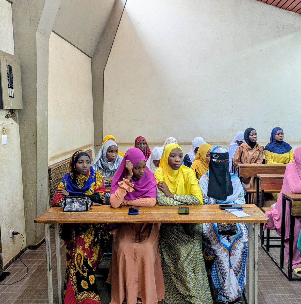 aemub2009's tweet photo. 📆 En date du 26 avril 2026, l’AEMUB a tenu une assemblée générale au campus Mutanga de l’Université du Burundi, réunissant 50 membres.

🎯 Objectif : Examiner le bilan des activités du dernier trimestre, analyser les défis de la prédication et définir les perspectives à venir. https://t.co/r4c2R9nkoy