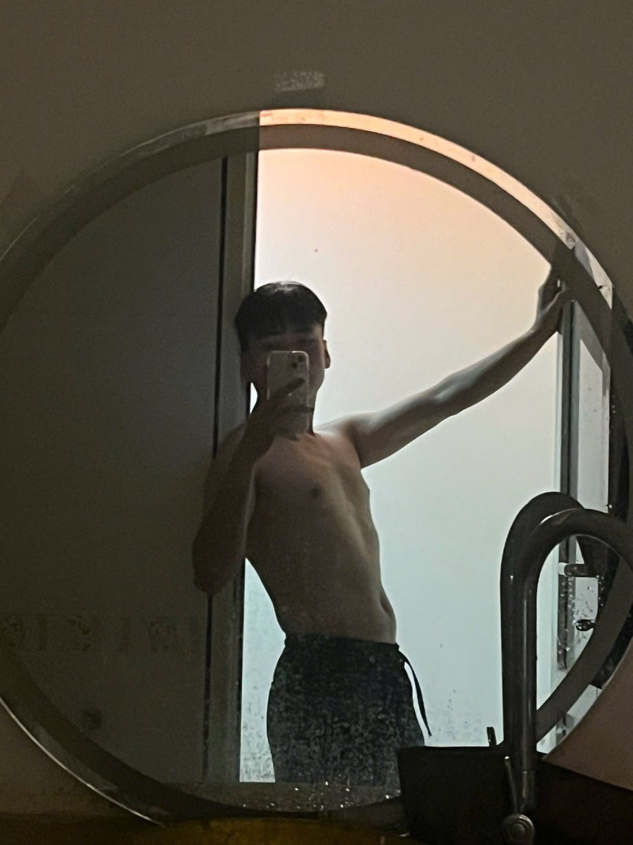 Ambrose0104's tweet image. Kiếm một anh top nghỉ lễ ở HN có vẻ khó!
#gay #chill #hanoi