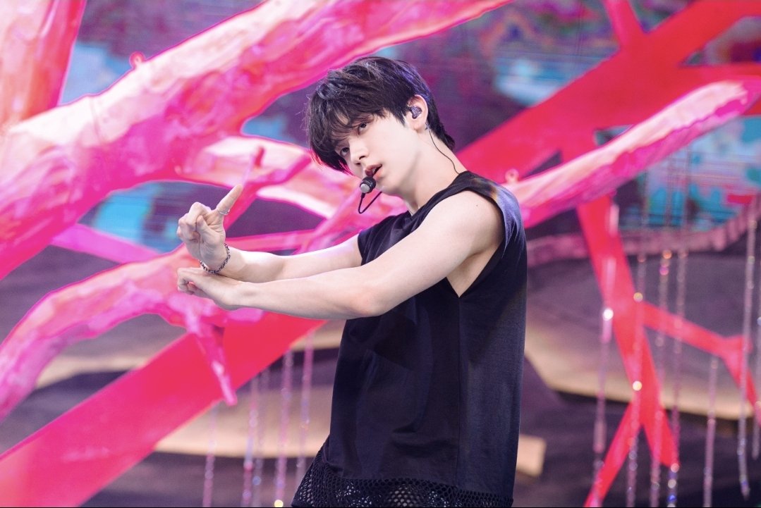 TXTintl_twt's tweet photo. INKIGAYO MISSION PHOTOS — #SOOBIN 

#TOMORROW_X_TOGETHER https://t.co/Cg6uzAEtDw