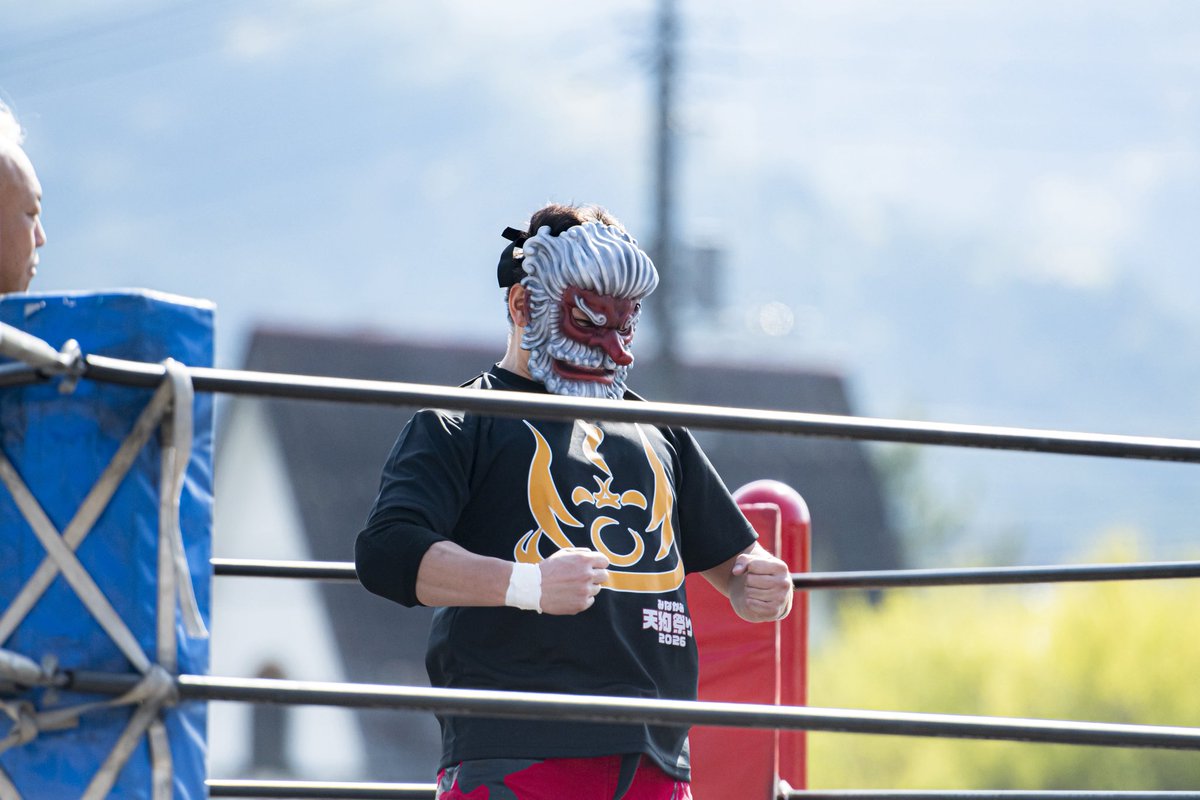 tengunoizumi's tweet photo. #みなかみ天狗祭2026
プロレスメインイベント
グレート・サスケ ＆ 福士”赤天狗”
VS
マッチョ・パンプ ＆ 佐野直

その② https://t.co/cK7HR9reWb