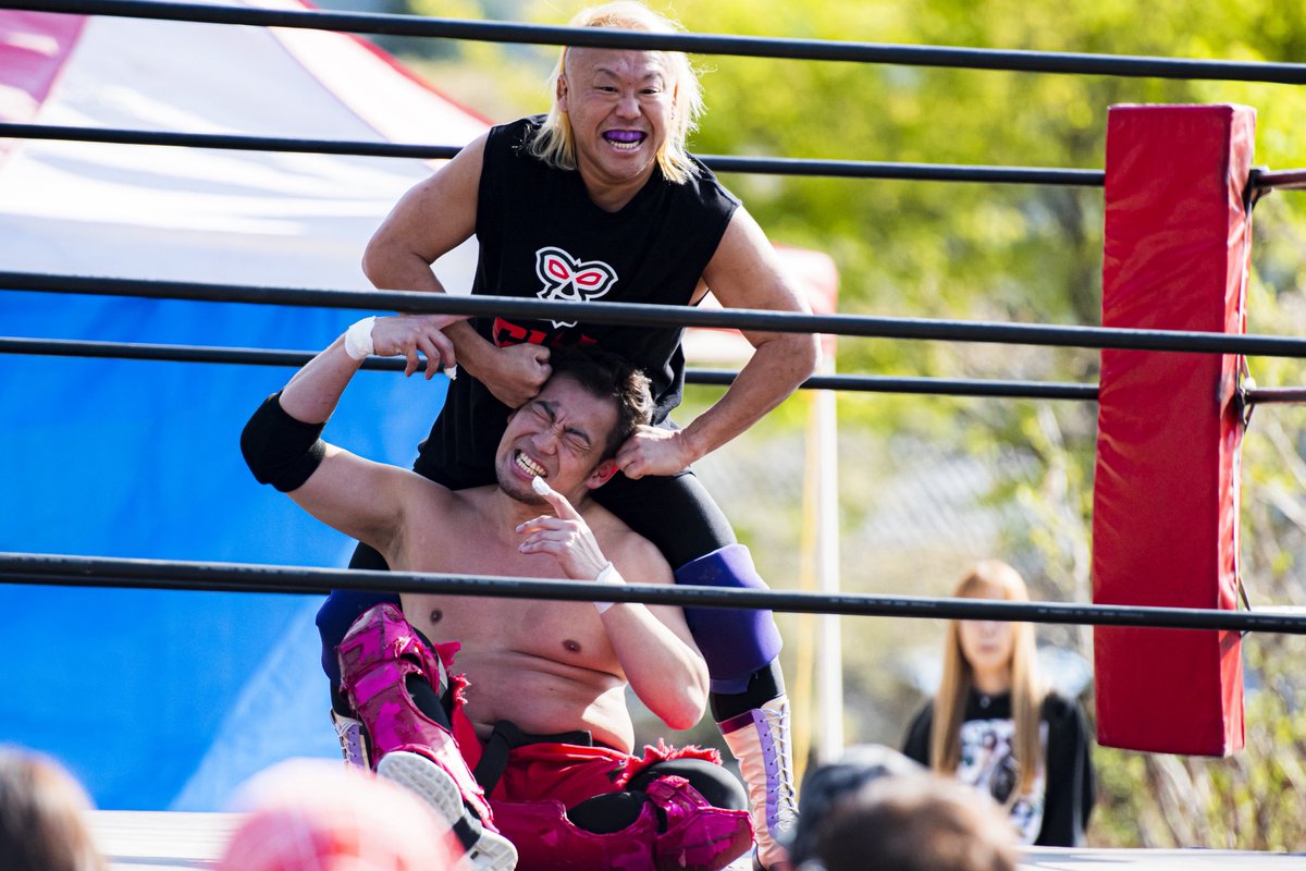 tengunoizumi's tweet photo. #みなかみ天狗祭2026
プロレスメインイベント
グレート・サスケ ＆ 福士”赤天狗”
VS
マッチョ・パンプ ＆ 佐野直

その② https://t.co/cK7HR9reWb