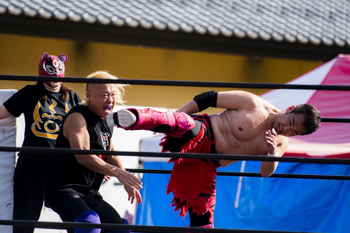 tengunoizumi's tweet photo. #みなかみ天狗祭2026
プロレスメインイベント
グレート・サスケ ＆ 福士”赤天狗”
VS
マッチョ・パンプ ＆ 佐野直

その② https://t.co/cK7HR9reWb