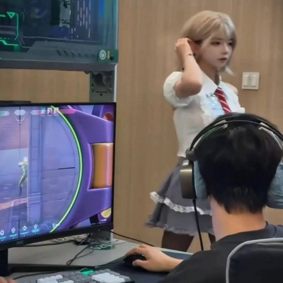 user_3rd's tweet image. Wrong time distraction while #gaming