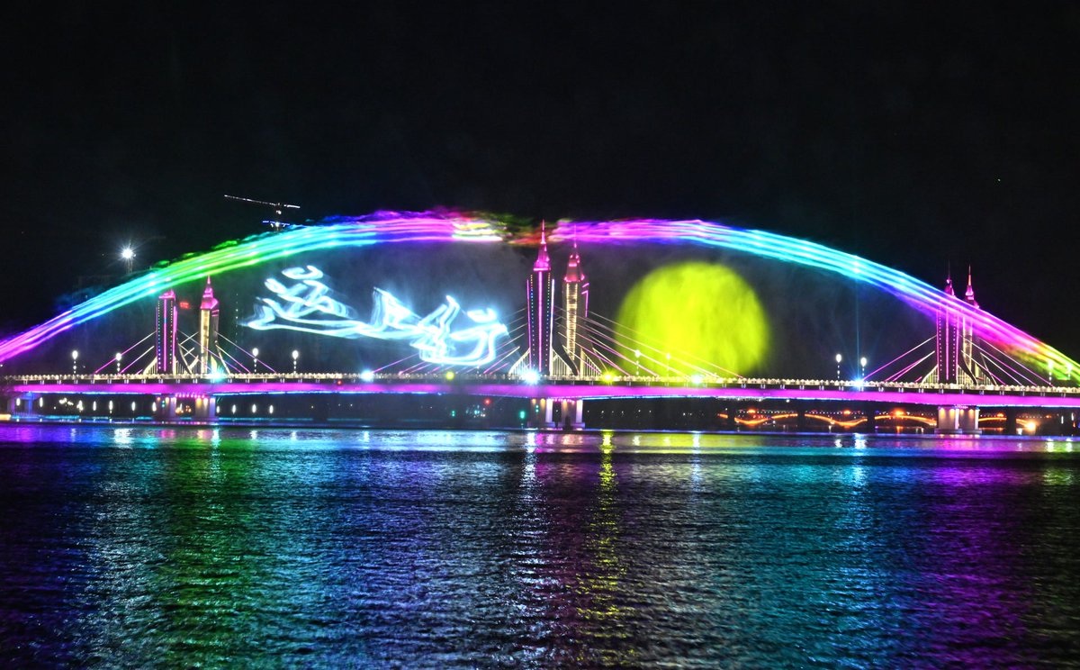 ID__BEIJING's tweet image. This spring, step into the Grand Canal and immerse yourself in the millennia-old charm of this living heritage.
Sail on a panoramic cruise along the canal. Page after page of vivid Chinese history unfolds before your eyes.
#Beijing #GrandCanal #ChineseCulture #Technology