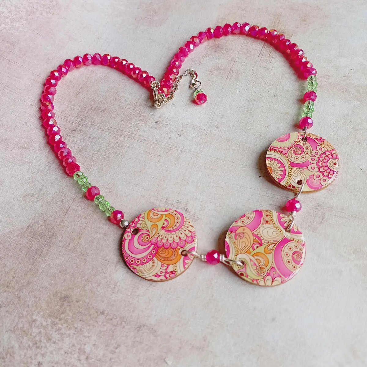 SarahDaisyBlue's tweet image. A bright pop of colour to brighten your day!

#necklace #etsyhandmade #retro #giftsforher

bluebirdsanddaisies.etsy.com/listing/448844…