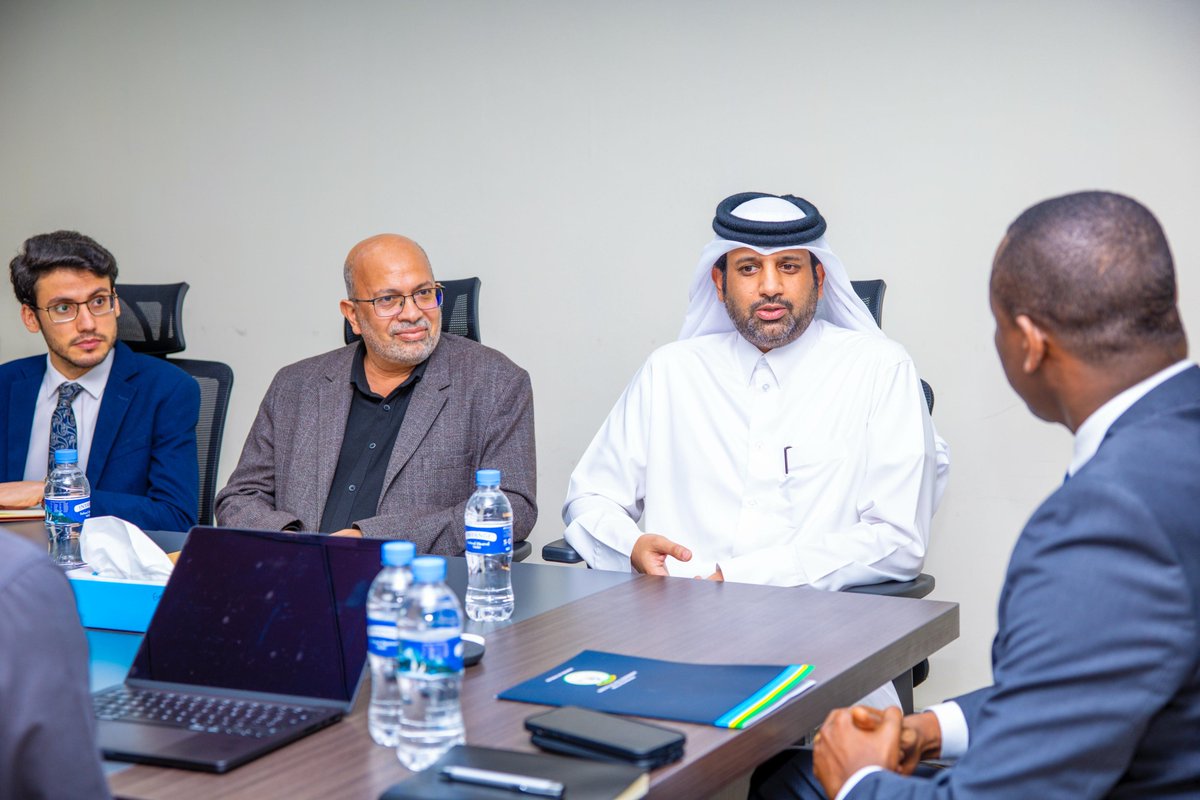 QKigali's tweet photo. اجتمع سعادة السيد/ منصور بن علي الهاجري - سفير دولة قطر لدى جمهورية رواندا، مع سعادة السيد/ دومينيك هابيمانا - وزير الحكم المحلي في جمهورية رواندا.
ودار الاجتماع حول علاقات التعاون القائمة بين دولة قطر وجمهورية رواندا، إلى جانب بحث فرص توسيع آفاق الشراكة بين الجانبين. https://t.co/0EExZSDjF2