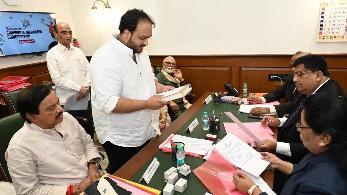 राष्ट्रवादी काँग्रेस पक्षाच्या वतीने विधान परिषद निवडणुकीसाठी अधिकृत उमेदवार म्हणून निवड झाल्याबद्दल श्री. झिशान सिद्दीकी यांचे मनःपूर्वक अभिनंदन!

पक्षाने तुमच्यावर जो विश्वास दाखवला आहे, त्या जोरावर तुम्ही नक्कीच यशस्वी व्हाल ही खात्री आहे. पुढील प्रवासासाठी अनेक शुभेच्छा!