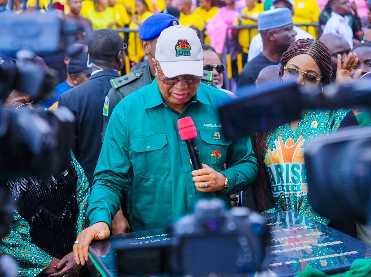 danbaward101's tweet photo. At the end, this one na about making food cheaper, creating jobs, and to build something wey go last. If we use am well, everybody go benefit. Obong odiong the Golden boy @_PastorUmoEno https://t.co/3Ugus5S3Hd