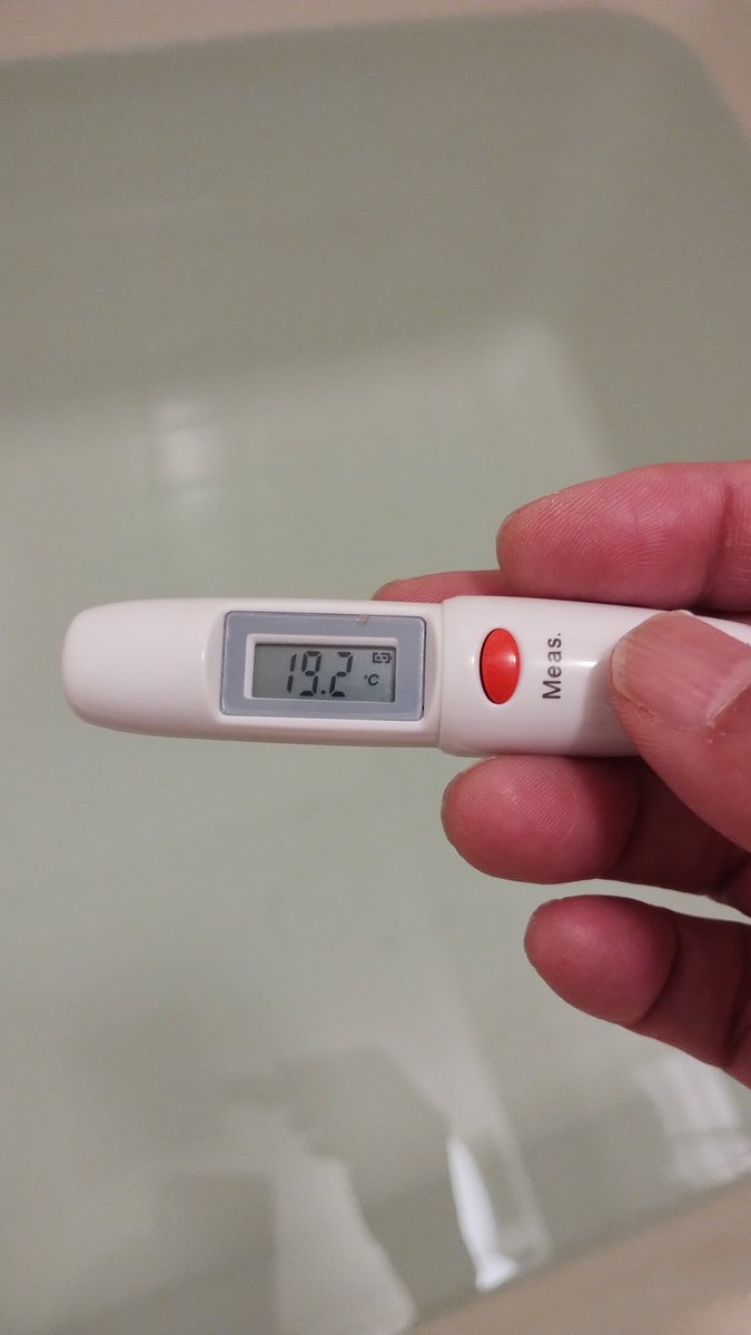 afun_mino's tweet photo. 2024年6月に購入してもうすぐ2年。週2～3回程度使っているけどまだまだ現役でアツアツだ。
サウナテントの断熱は毛布やバスタオルでもかなり効果あるよ。
水風呂は自分には水温20度ぐらいがちょうどいい。

#おうちDEサウナ #自宅サウナ #サウナ https://t.co/6l4Uhkl6cg