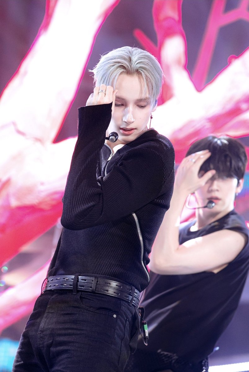TXTintl_twt's tweet photo. INKIGAYO MISSION PHOTOS — #HUENINGKAI 

#TOMORROW_X_TOGETHER https://t.co/kiBkwtapjl